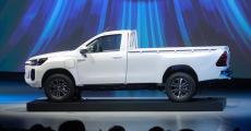 Chính thức: Toyota sẽ bán ra xe bán tải Hilux chạy điện thuần từ năm sau