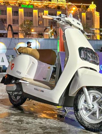Ra mắt xe máy điện Yadea Ossy hướng tới phái đẹp, giá 21,99 triệu đồng, tích hợp AI và công nghệ chống trộm hiện đại