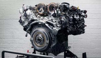 Vừa "khai tử" máy W12, Bentley khoe luôn động cơ V8 Hybrid mới mạnh nhất trong lịch sử