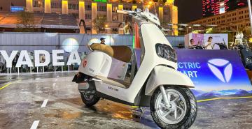 Ra mắt xe máy điện Yadea Ossy hướng tới phái đẹp, giá 21,99 triệu đồng, tích hợp AI và công nghệ chống trộm hiện đại