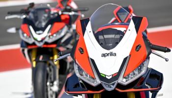 Kỷ niệm chiến thắng đầu tiên tại WSBK, Aprilia tung cặp đôi RSV4 và Tuono V4 Factory SE-09 SBK bản đặc biệt ở vòng đua MotoGP