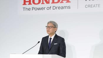 Từ nay tới cuối năm, Honda sẽ tung ra một mẫu xe máy điện 2 pin đầu tiên