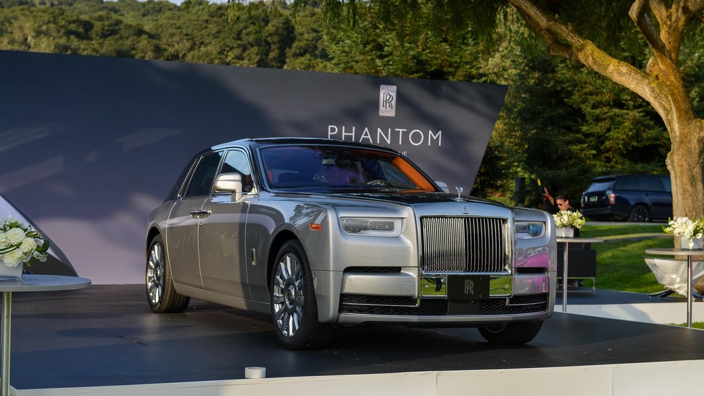 Ngắm vẻ đẹp thực tế thu hút mọi ánh nhìn của Rolls-Royce Phantom 2018 ảnh 1