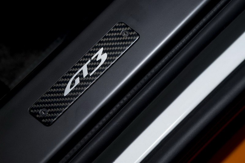 Vẻ đẹp dũng mãnh của Aston Martin Vantage GT3 mới công suất gần 600 mã lực ảnh 3