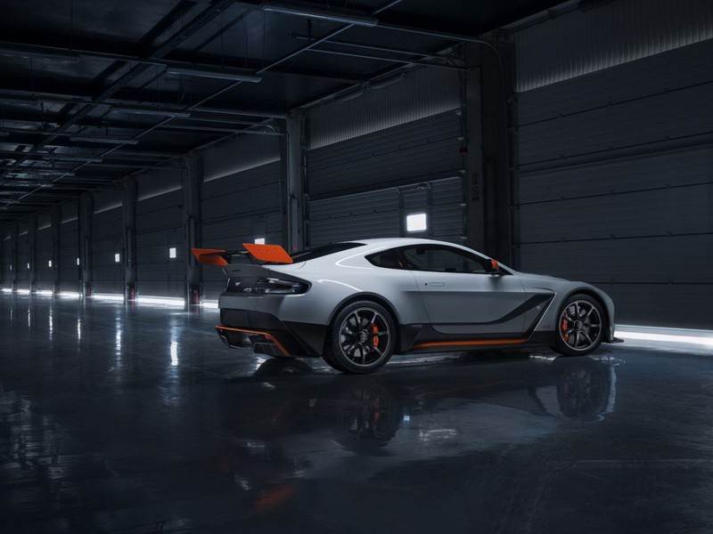 Vẻ đẹp dũng mãnh của Aston Martin Vantage GT3 mới công suất gần 600 mã lực ảnh 15