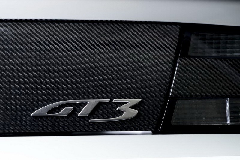 Vẻ đẹp dũng mãnh của Aston Martin Vantage GT3 mới công suất gần 600 mã lực ảnh 8