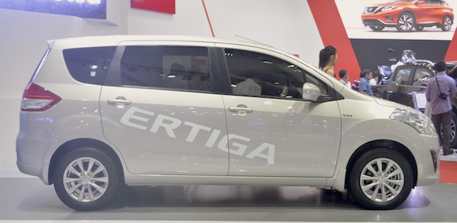 Suzuki Ertiga 2015 - đối thủ giá rẻ của Innova ảnh 2