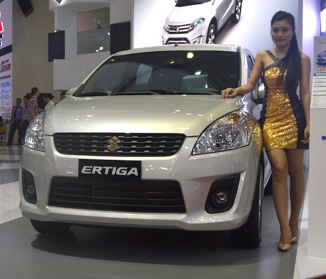 Suzuki Ertiga 2015 - đối thủ giá rẻ của Innova ảnh 1