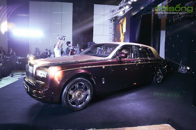 Rolls-Royce Phantom Lửa thiêng 51 tỷ đồng ra mắt Việt Nam ảnh 1