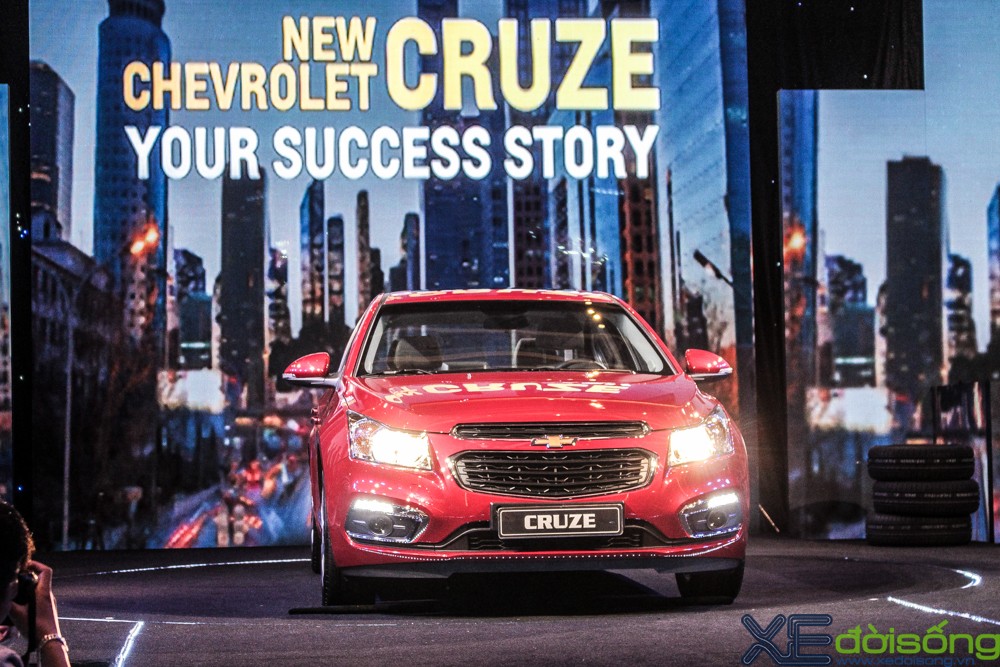 Đối đầu Toyota Altis, Chevrolet tung Cruze 2015 giá từ 572 triệu đồng ảnh 1