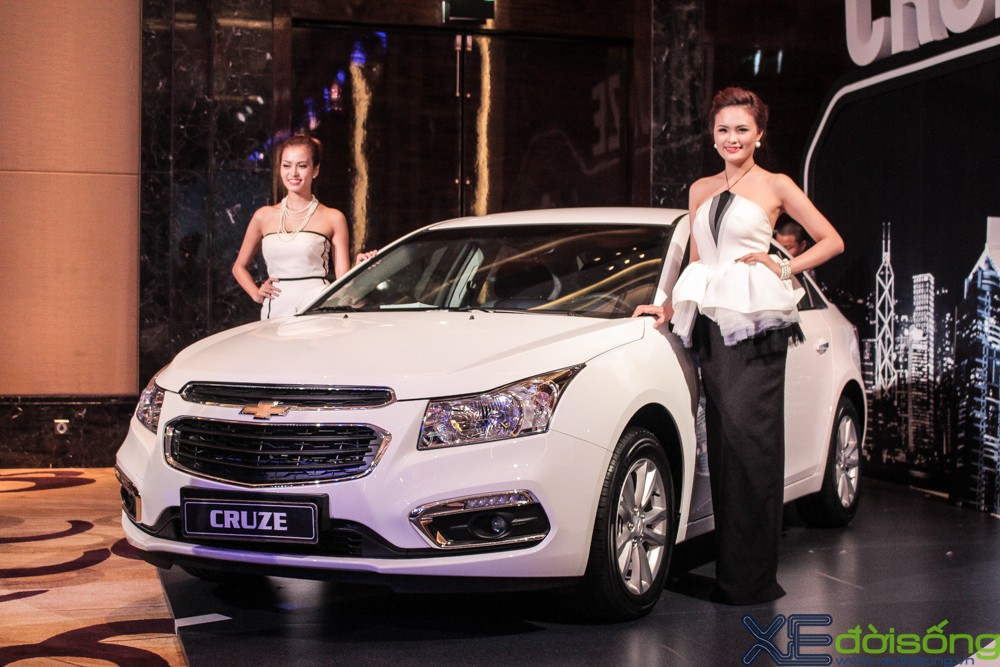 Đối đầu Toyota Altis, Chevrolet tung Cruze 2015 giá từ 572 triệu đồng ảnh 2