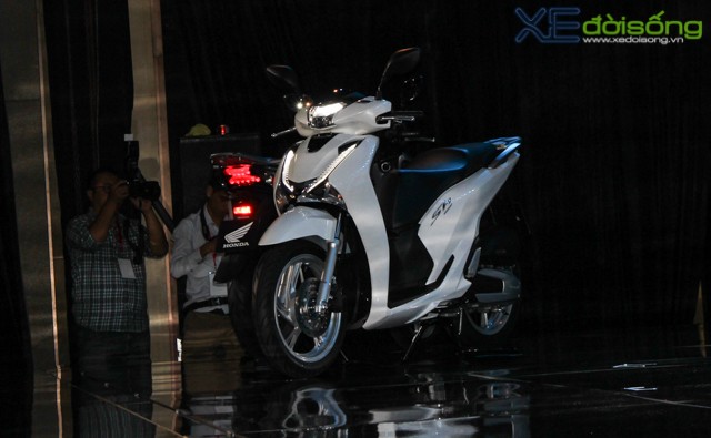 Honda Việt Nam lần đầu ra mắt SH phanh ABS giá từ 76 triệu đồng ảnh 2