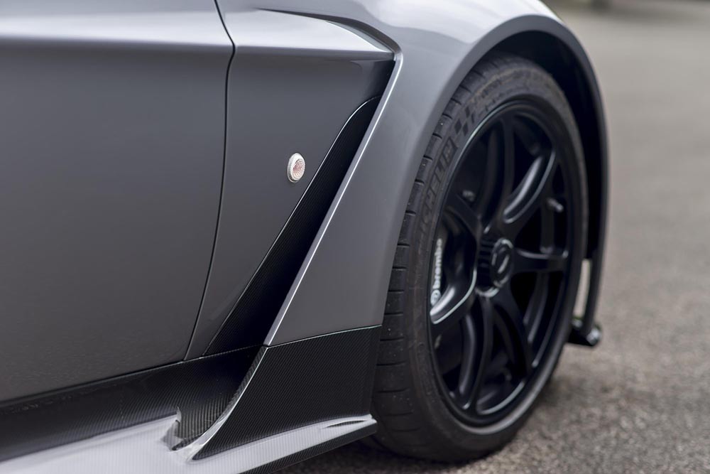 Diện kiến Aston Martin Vantage GT12 Roadster độc nhất vô nhị ảnh 6