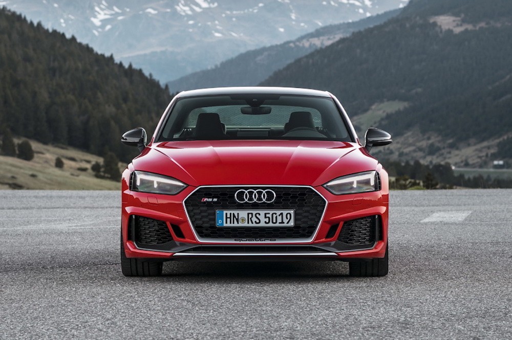 Audi RS4 và RS5 Carbon Edition đắt hơn bản thường 300 triệu ảnh 1