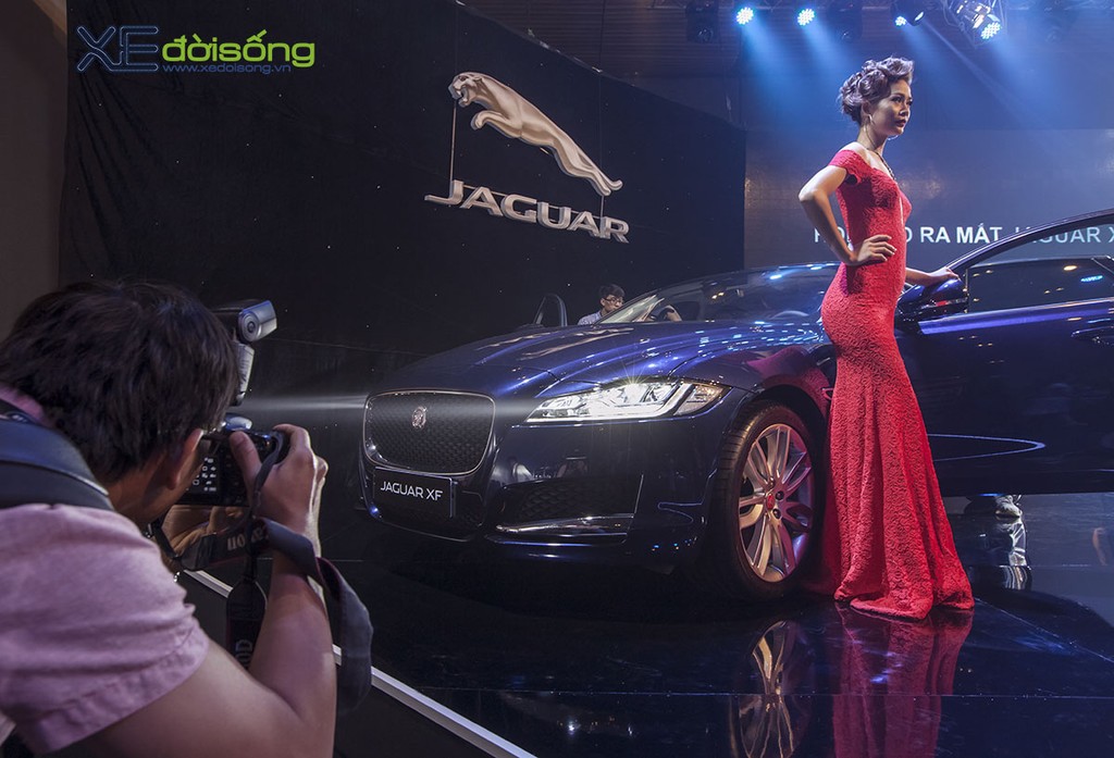 Cận cảnh Jaguar XF 2016 bản 2.0 ra mắt khách Việt tại Sài Gòn ảnh 8