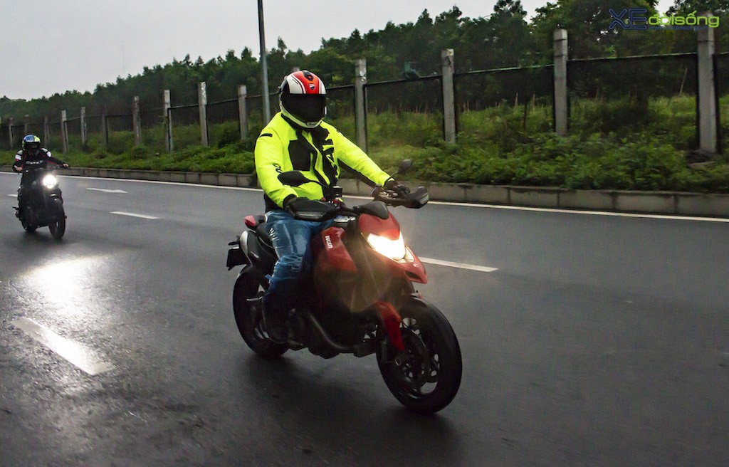Đem một chiếc supermoto chạy phố như Ducati Hypermotard 950 đi tour “rừng xanh núi đỏ” tại Mù Cang Chải? Nhiệm vụ khả thi! ảnh 12