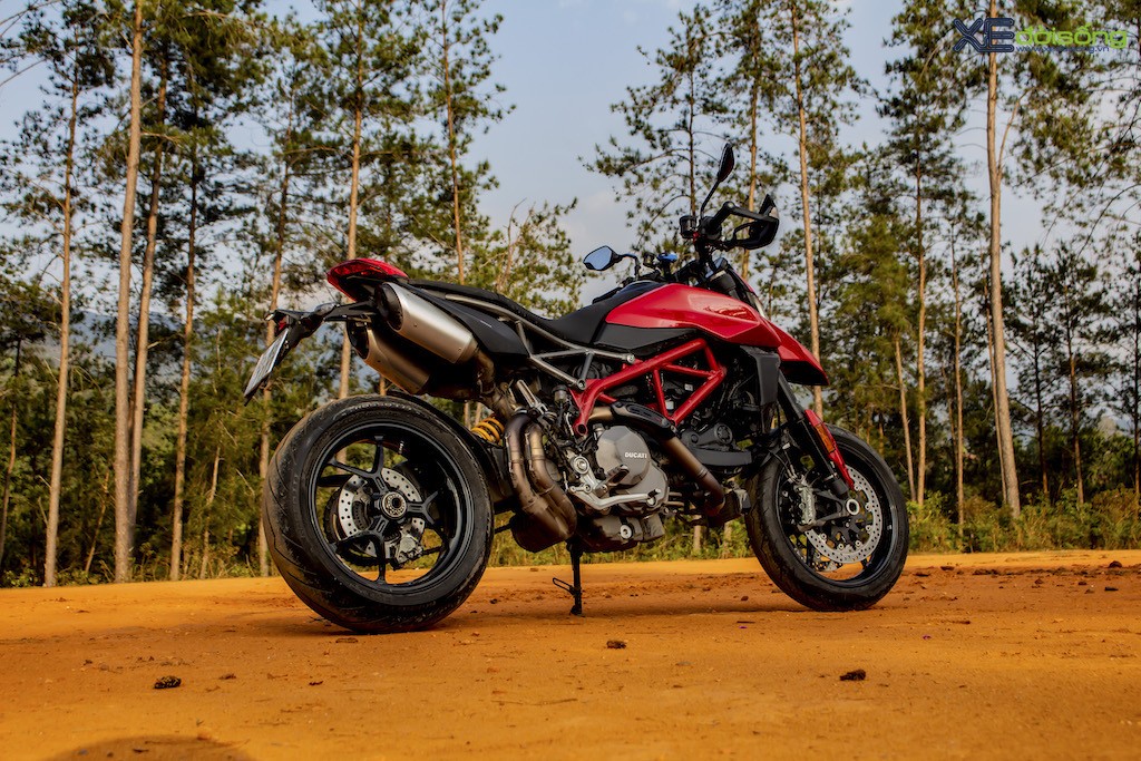 Đem một chiếc supermoto chạy phố như Ducati Hypermotard 950 đi tour “rừng xanh núi đỏ” tại Mù Cang Chải? Nhiệm vụ khả thi! ảnh 2