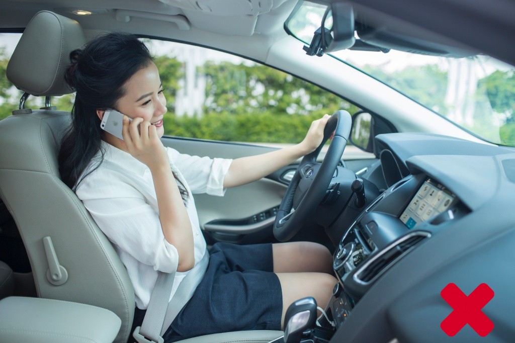 Sử dụng điện thoại khi đang lái xe: Hiểm hoạ khôn lường! ảnh 2