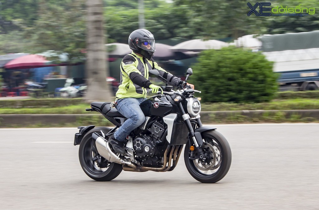 Đánh giá naked bike Honda CB1000R giá 468 triệu đồng: Giữ nguyên chất Honda, nhưng gợi cảm xúc hơn ảnh 10