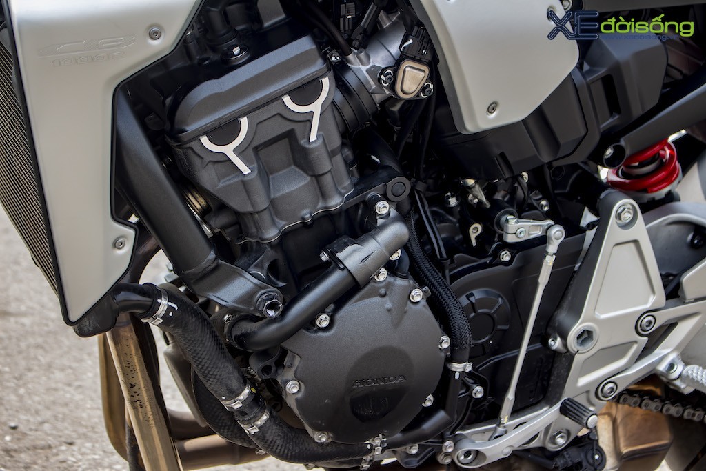 Đánh giá naked bike Honda CB1000R giá 468 triệu đồng: Giữ nguyên chất Honda, nhưng gợi cảm xúc hơn ảnh 6