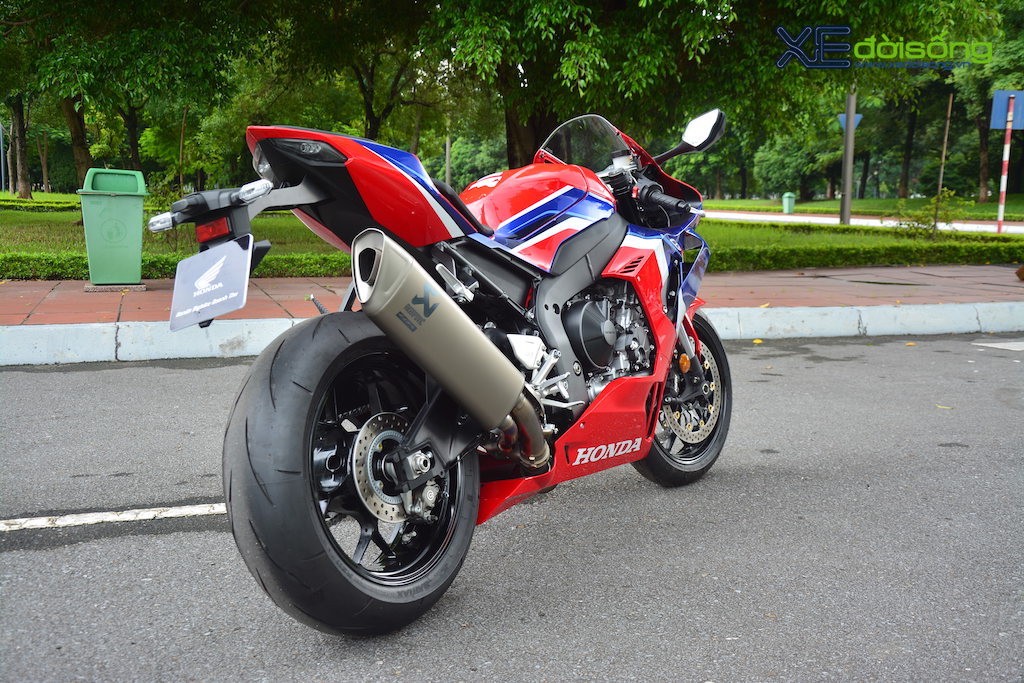 Trải nghiệm nhanh superbike Honda CBR1000RR-R tại Việt Nam: Quá mạnh! ảnh 18