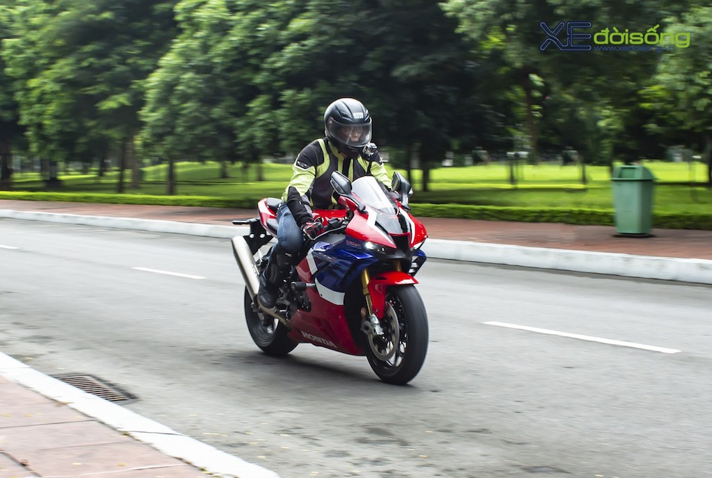 Trải nghiệm nhanh superbike Honda CBR1000RR-R tại Việt Nam: Quá mạnh! ảnh 3