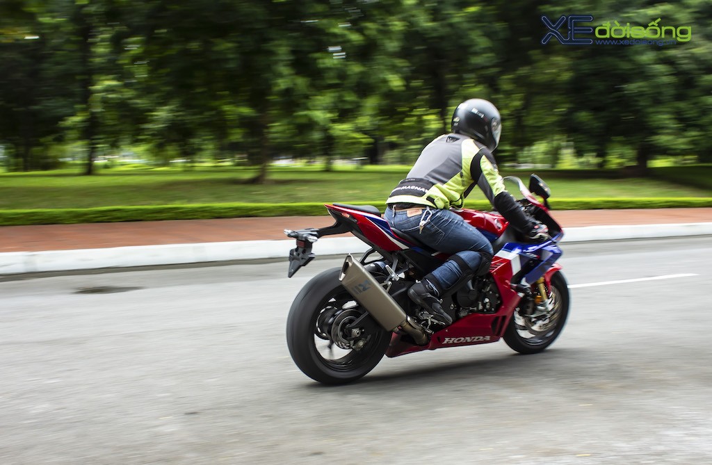 Trải nghiệm nhanh superbike Honda CBR1000RR-R tại Việt Nam: Quá mạnh! ảnh 4