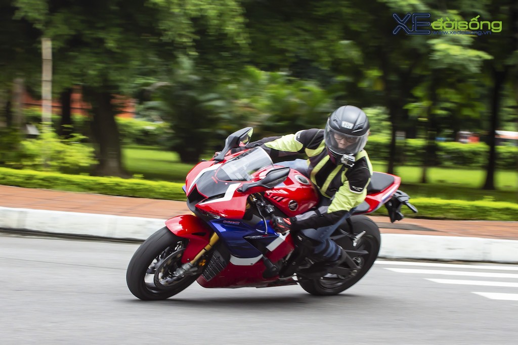 Trải nghiệm nhanh superbike Honda CBR1000RR-R tại Việt Nam: Quá mạnh! ảnh 5