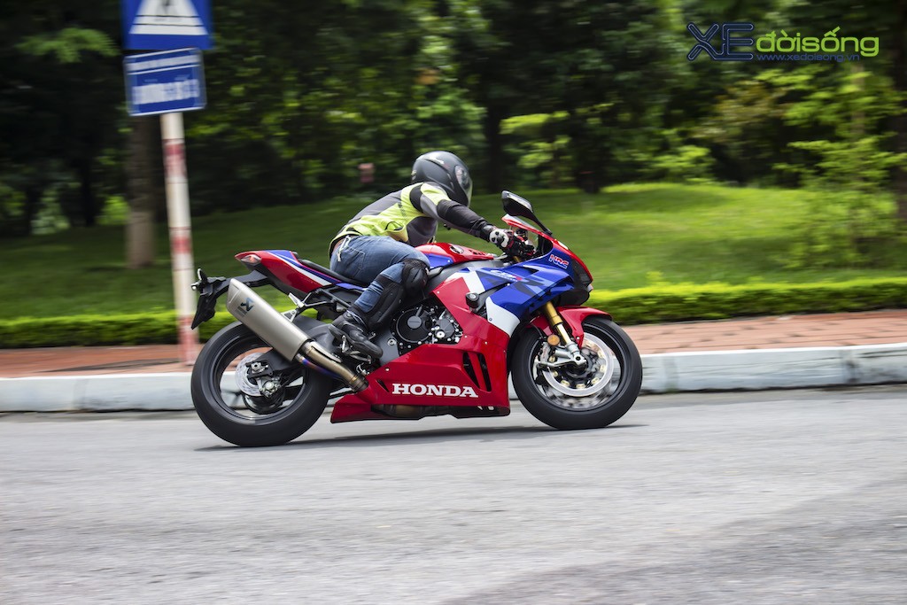 Trải nghiệm nhanh superbike Honda CBR1000RR-R tại Việt Nam: Quá mạnh! ảnh 6