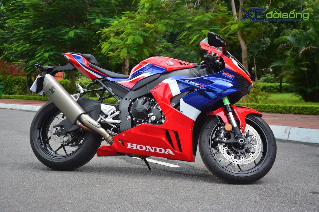 Trải nghiệm nhanh superbike Honda CBR1000RR-R tại Việt Nam: Quá mạnh! ảnh 9