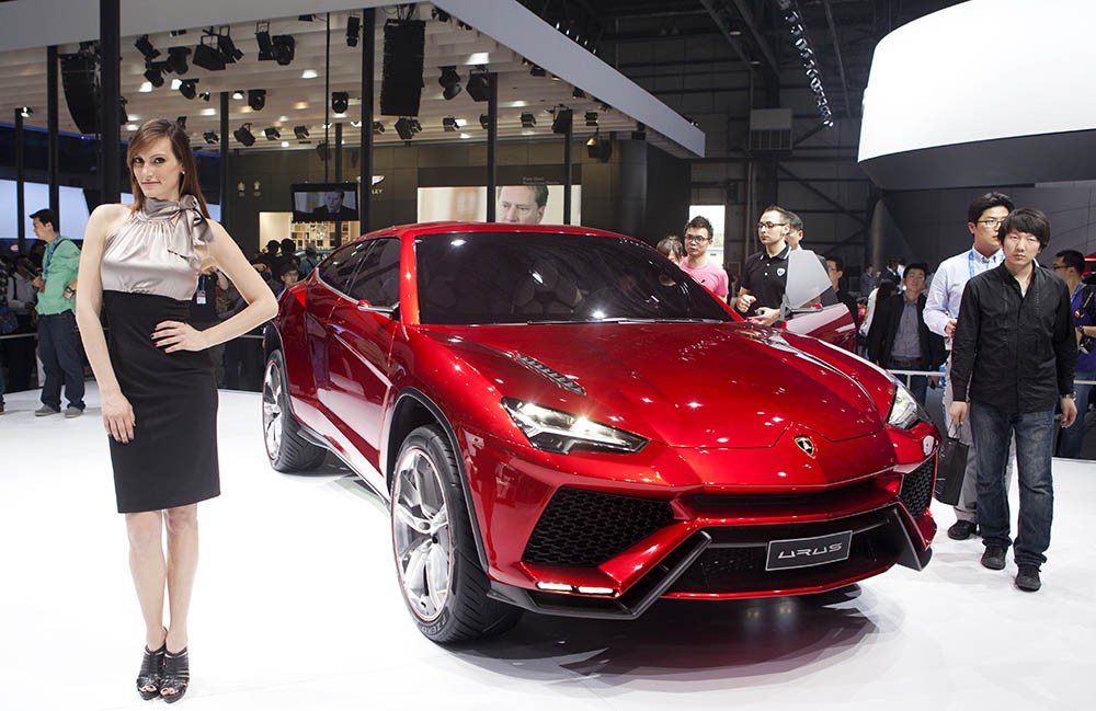 Rót hàng ngàn tỉ đồng cho siêu SUV Lamborghini “Made in Italy” ảnh 1