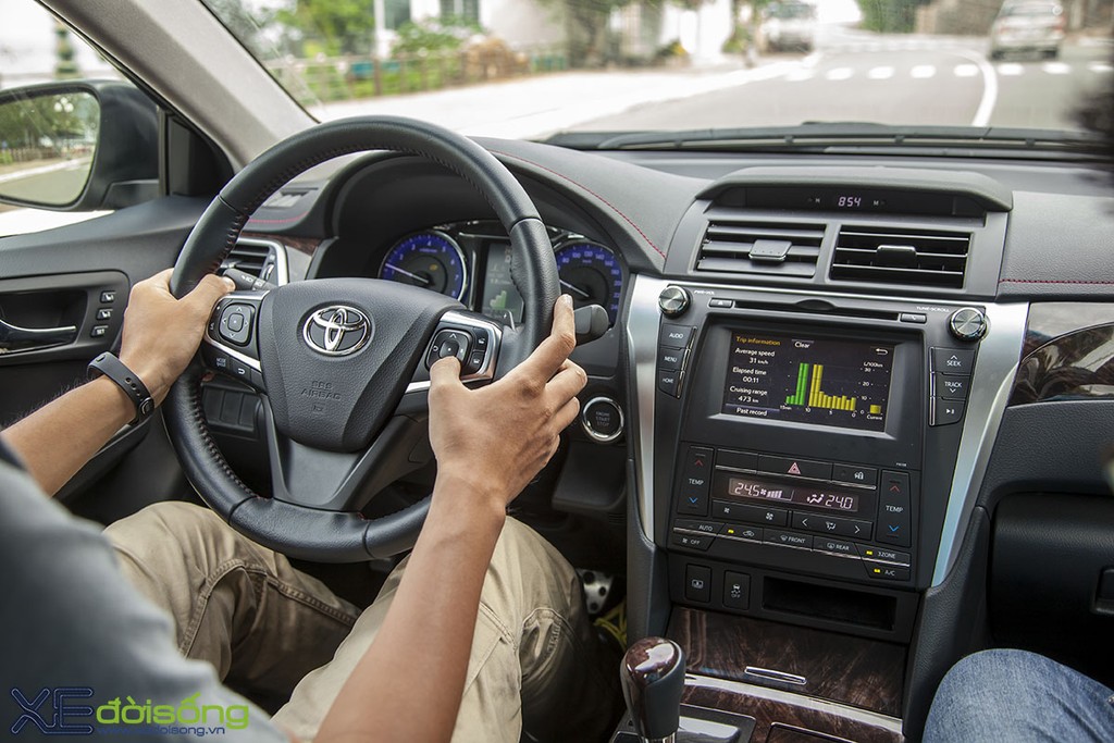 Đánh giá Toyota Camry 2015: trẻ hoá phong cách lãnh đạo ảnh 15