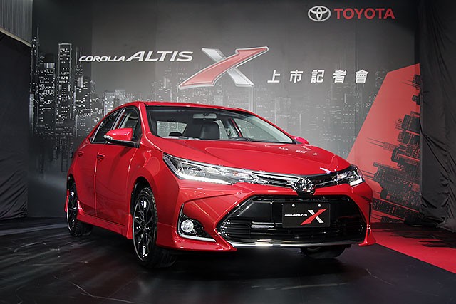 Cận cảnh Toyota Corolla Altis X rất ngầu có giá 586 triệu  ảnh 5