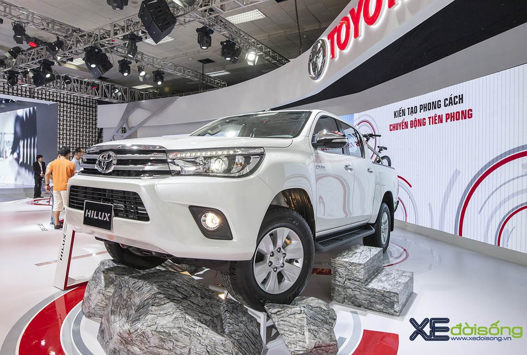Cận cảnh Toyota Hilux 2016 mới, nâng cấp động cơ và hộp số ảnh 1