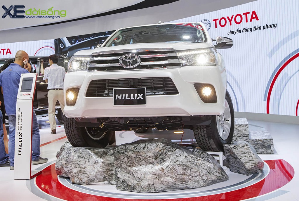 Cận cảnh Toyota Hilux 2016 mới, nâng cấp động cơ và hộp số ảnh 3