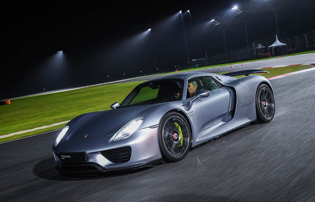 Trải nghiệm xe Hybrid đỉnh cao tại Porsche E-Performance Nights ở Sepang ảnh 13