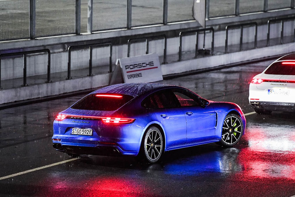Trải nghiệm xe Hybrid đỉnh cao tại Porsche E-Performance Nights ở Sepang ảnh 16