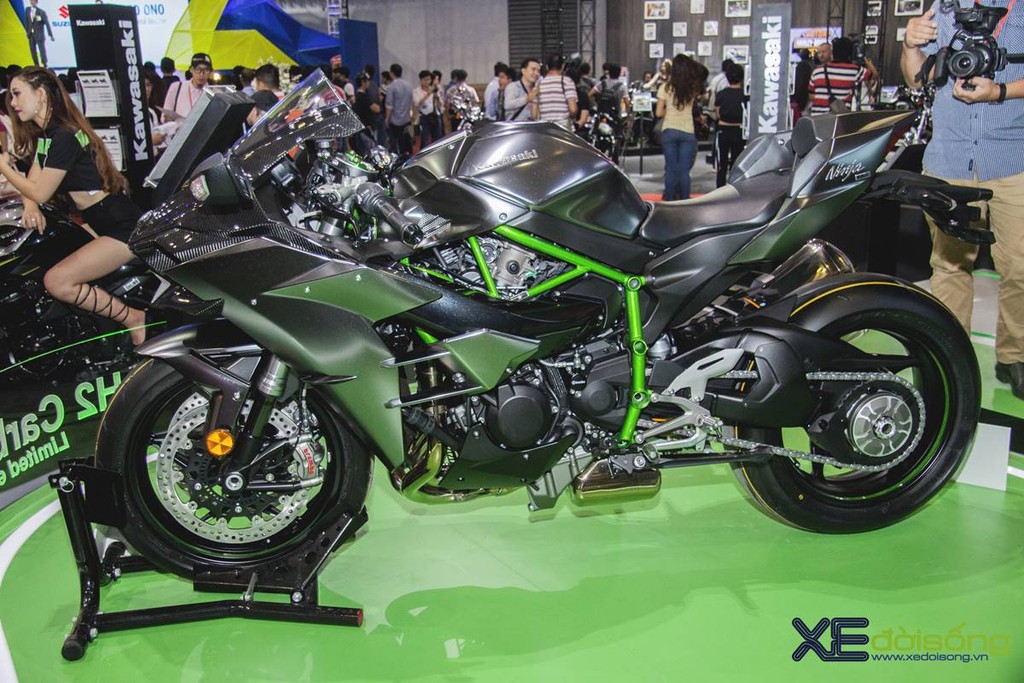 'Siêu môtô” Kawasaki H2 Carbon Limited xuất hiện tại Triển lãm xe máy 2017 ảnh 9