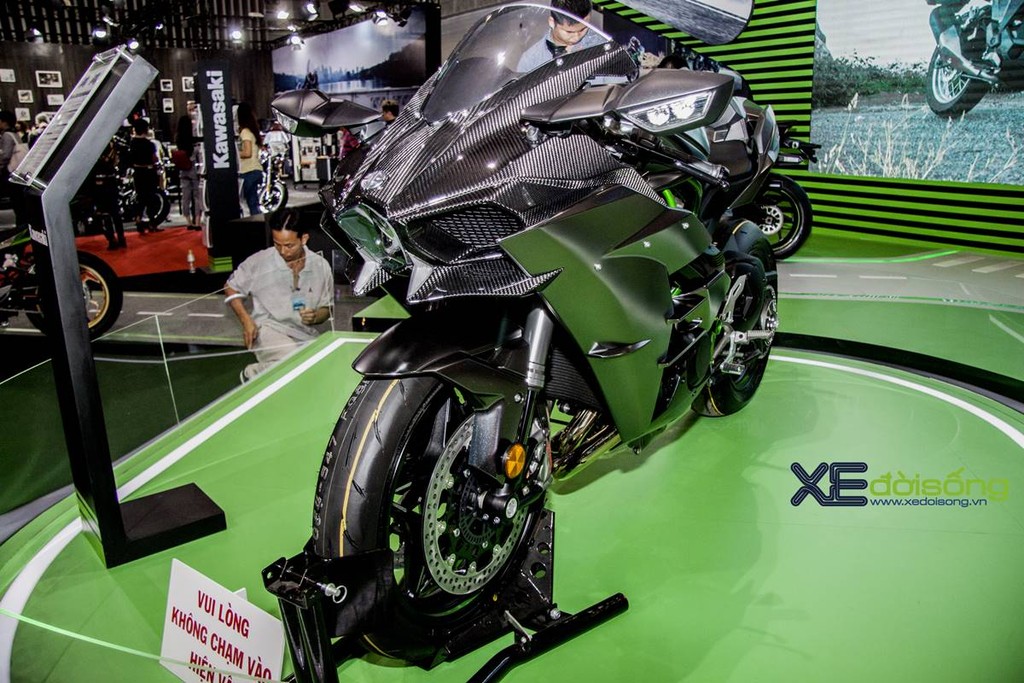 'Siêu môtô” Kawasaki H2 Carbon Limited xuất hiện tại Triển lãm xe máy 2017 ảnh 10
