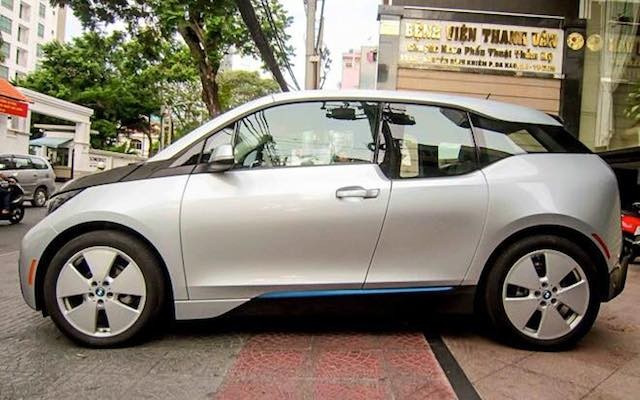 Ôtô điện BMW i3 bất ngờ lăn bánh tại Sài Gòn ảnh 3