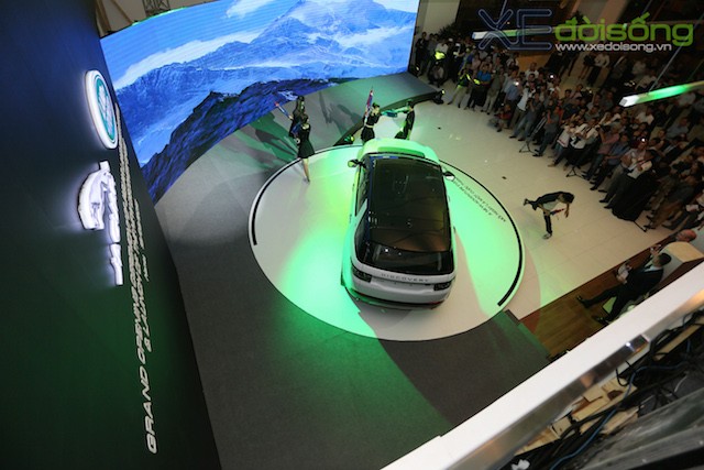 Land Rover Discovery cạnh tranh Porsche Macan với giá từ 2,5 tỷ đồng ảnh 3