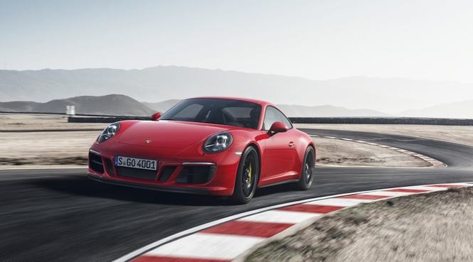 Porsche sắp ra mắt 911 GTS 2017 mạnh mẽ và tiết kiệm nhiên liệu hơn ảnh 7