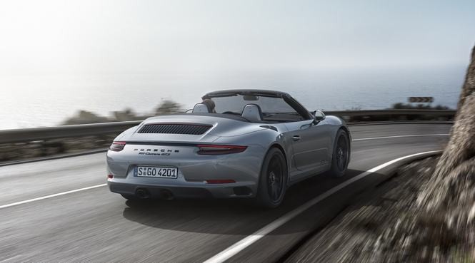 Porsche sắp ra mắt 911 GTS 2017 mạnh mẽ và tiết kiệm nhiên liệu hơn ảnh 2
