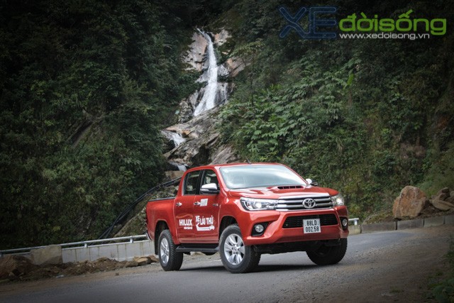 Chính thức ra mắt thị trường Việt Toyota Hilux 2015 có giá 693 triệu đồng
