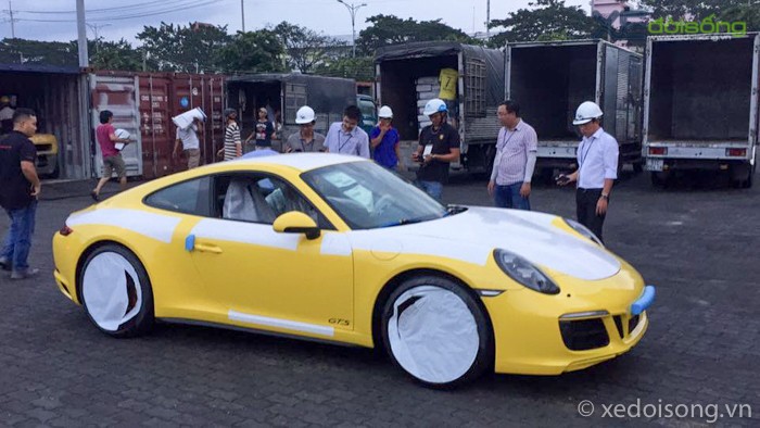 Porsche 911 GTS 2017 giá hơn 8,2 tỷ đồng về Việt Nam ảnh 1