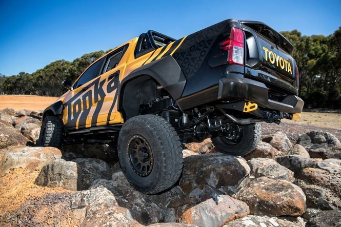 Chiêm ngưỡng “bò cạp sa mạc” Toyota Hilux Tonka khoe sắc trên cát cháy ảnh 8