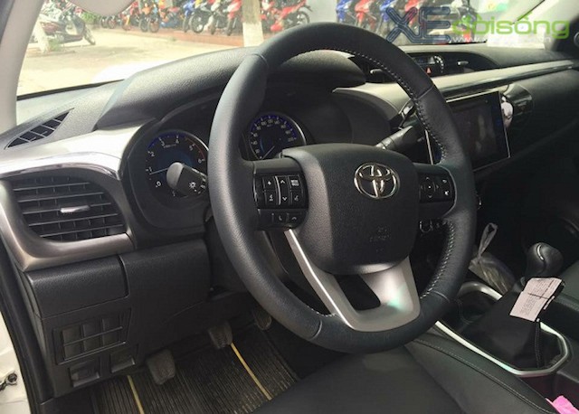 Hé lộ trang bị trên Toyota Hilux 2016 sắp bán ở Việt Nam ảnh 6