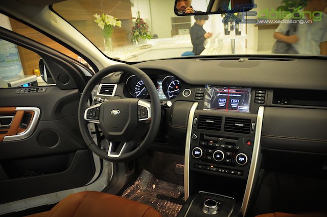 Land Rover Discovery cạnh tranh Porsche Macan với giá từ 2,5 tỷ đồng ảnh 8
