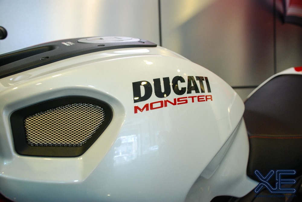 Khám phá hai chiếc Ducati Monster 796 trắng duy nhất Hà Nội ảnh 17