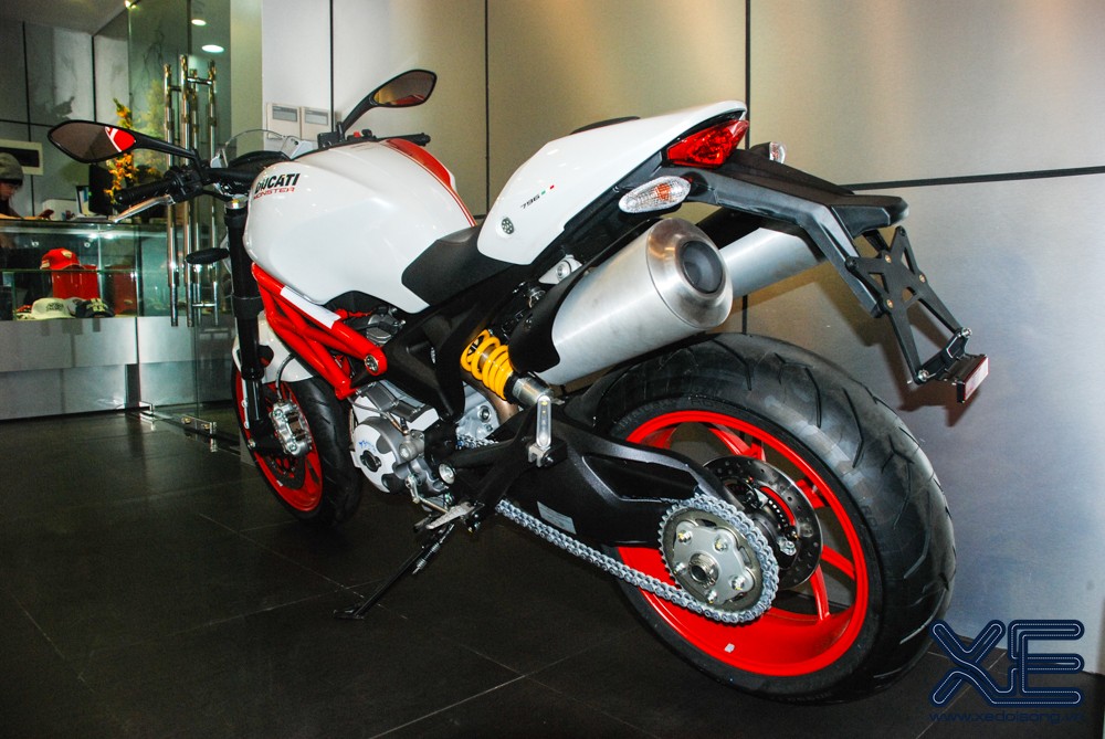 Khám phá hai chiếc Ducati Monster 796 trắng duy nhất Hà Nội ảnh 4